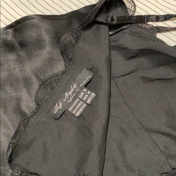 Beautiful blouse - Picture 3 of 9